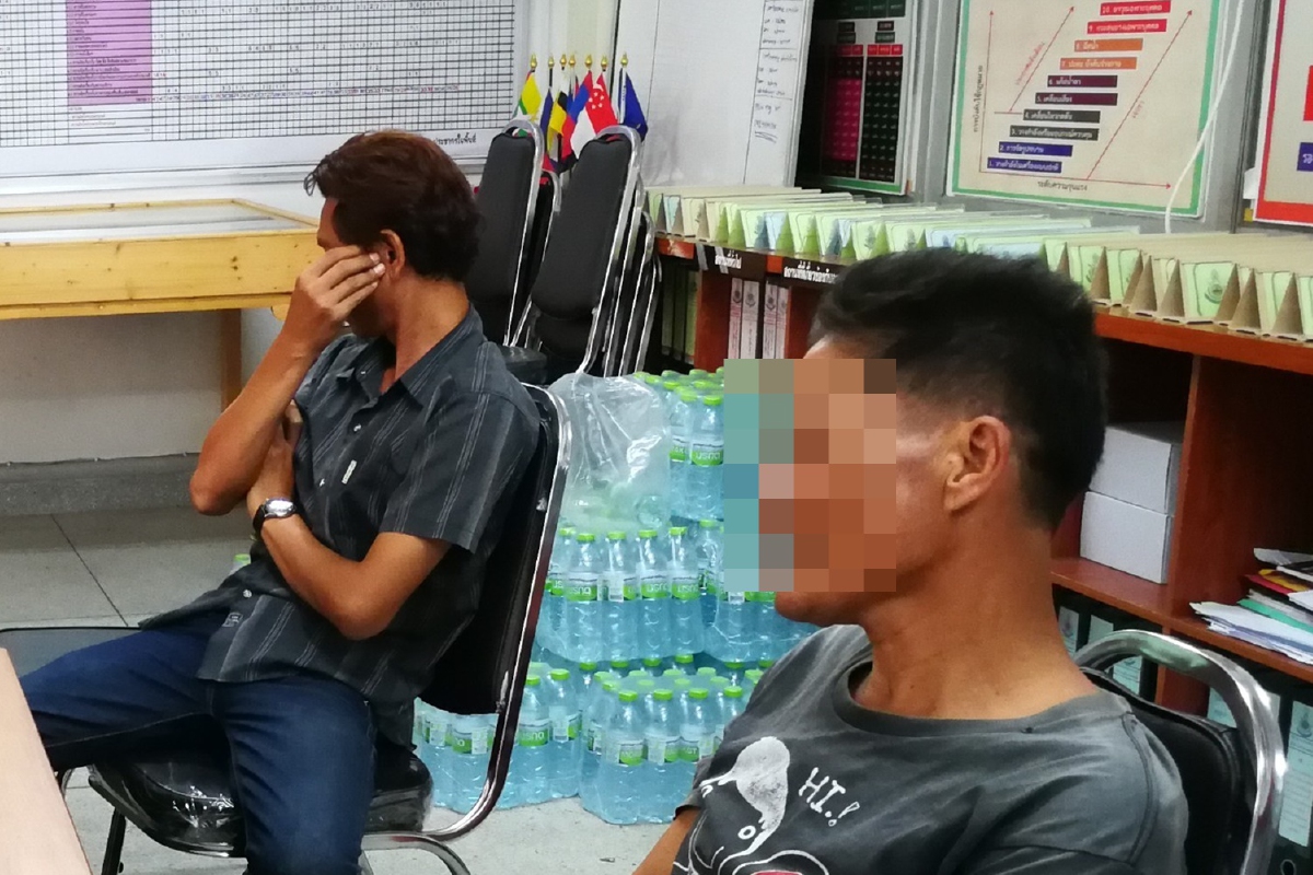 2หนุ่มสุดเหี้ยมฆ่าสุนัขต่อหน้าเจ้าของชำแหละเนื้อย่างกิน 2หนุ่มสุดเหี้ยมฆ่าสุนัขต่อหน้าเจ้าของชำแหละเนื้อย่างกิน