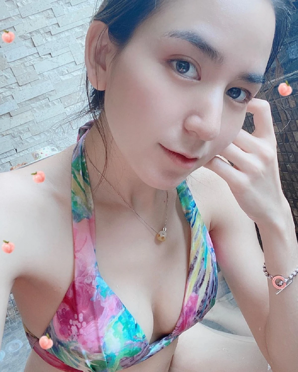 พลอย ชิดจันทร์ ปล่อยภาพเซ็ตชุดว่ายน้ำ คุณแม่ลูกสี่ที่เซ็กซี่หุ่นเป๊ะเวอร์