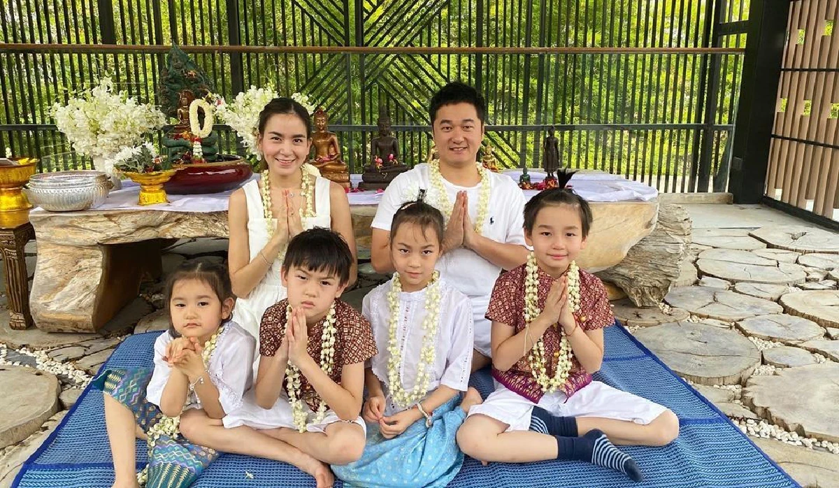 พลอย ชิดจันทร์ ปล่อยภาพเซ็ตชุดว่ายน้ำ คุณแม่ลูกสี่ที่เซ็กซี่หุ่นเป๊ะเวอร์