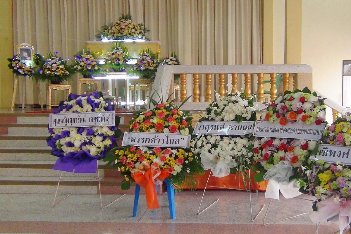 หรีดการเมืองพรึบ! ล้นหน้าศพปลายฝน บิ๊กตู่ส่งแรมโบ้อีสานร่วมเป็นเจ้าภาพ