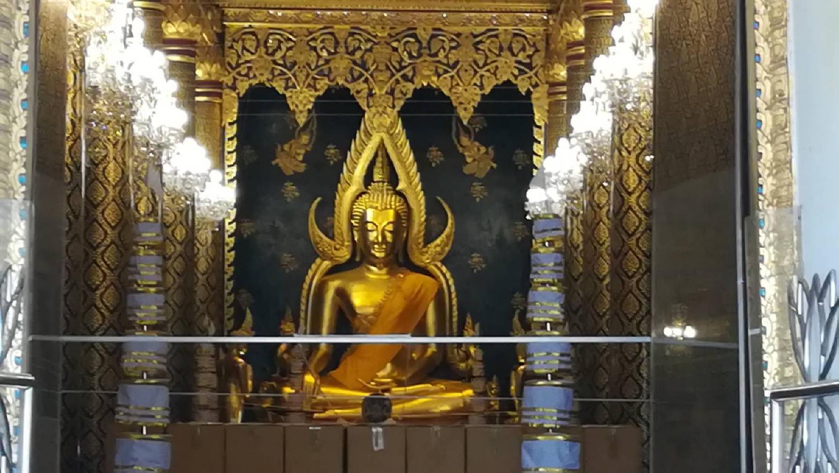เปิดวัดใหญ่ให้กราบไหว้ขอพรพระพุทธชินราชวันแรก เปิดวัดใหญ่ให้กราบไหว้ขอพรพระพุทธชินราชวันแรก