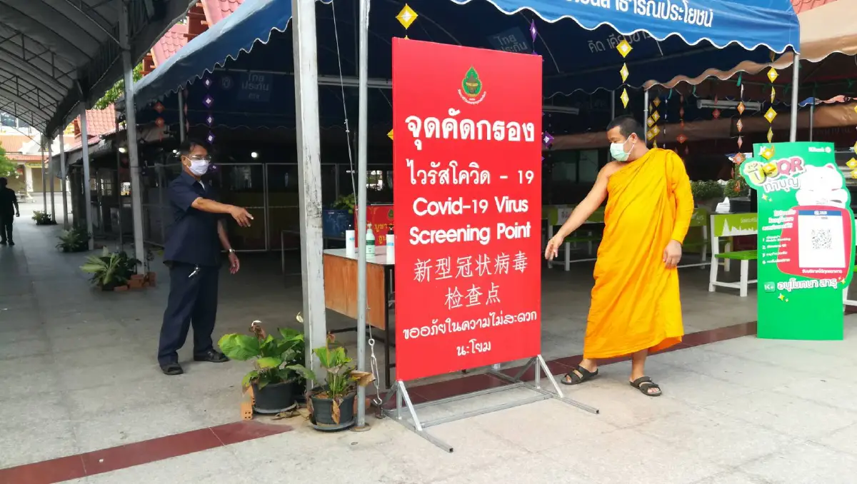 เปิดวัดใหญ่ให้กราบไหว้ขอพรพระพุทธชินราชวันแรก