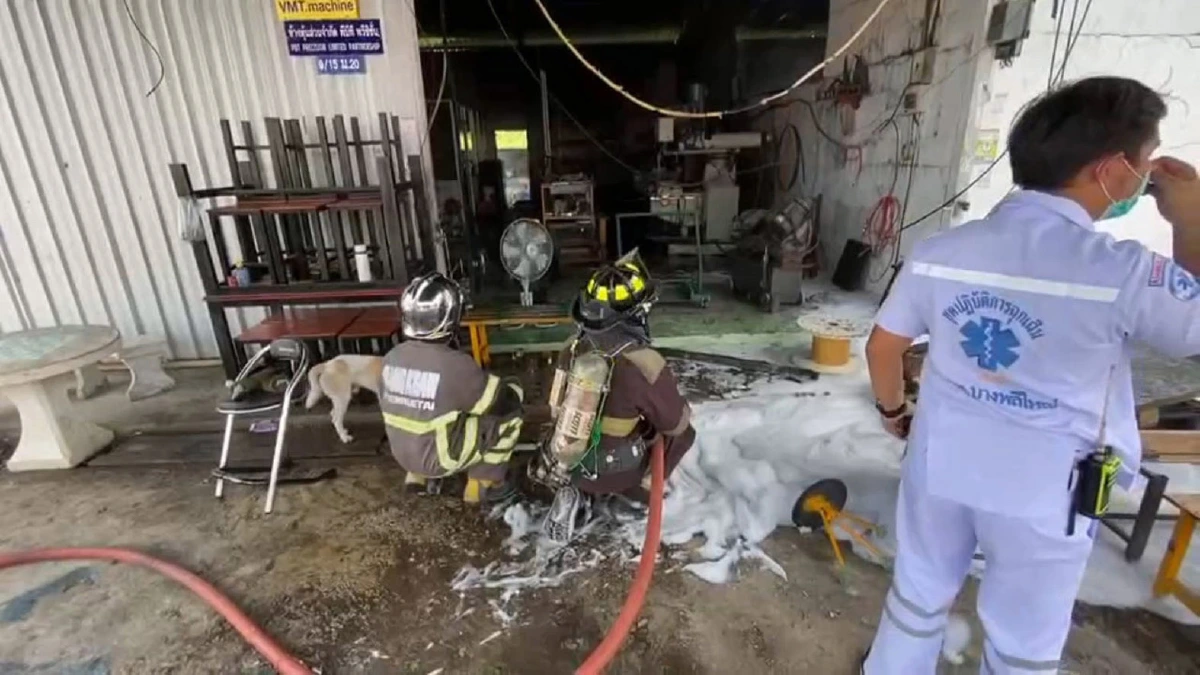 เพลิงเผาวอดโกดังเก็บสีย่านบางพลียังประเมินค่าเสียหายไม่ได้