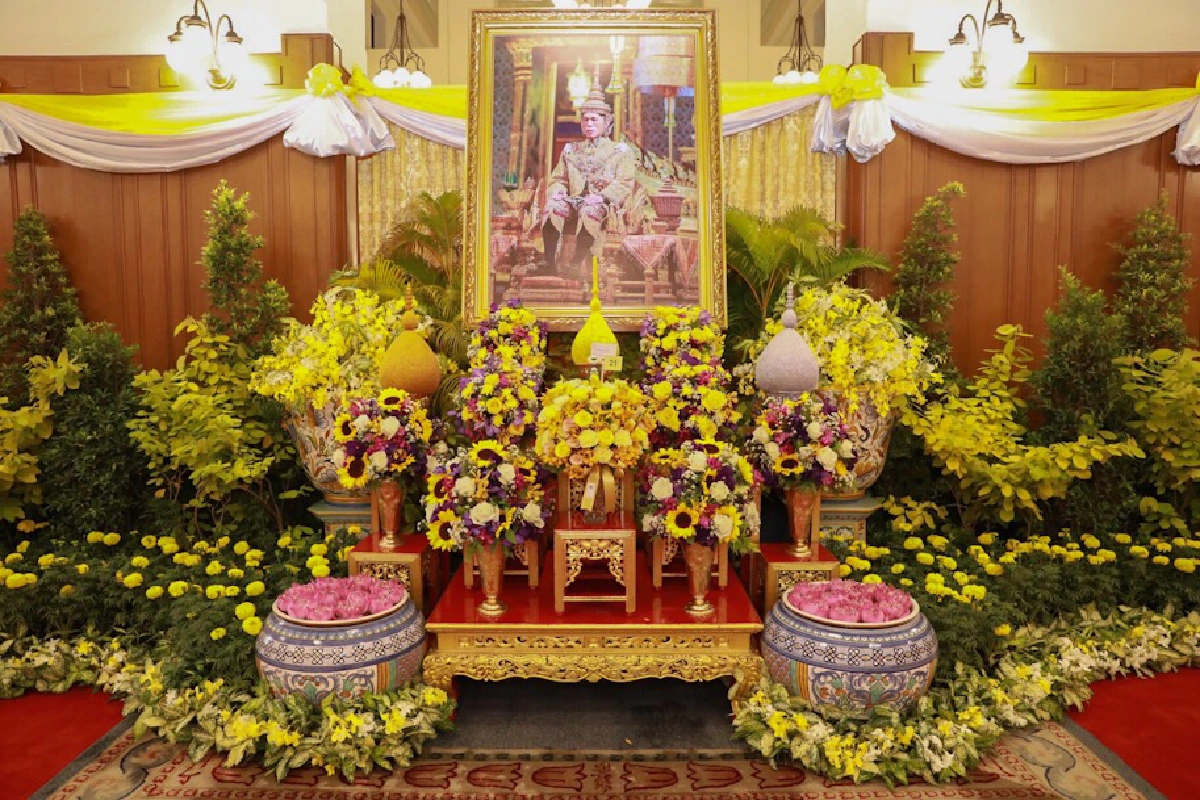 อธิบดีพช.นำผู้บริหารลงนามถวายพระพร"วันฉัตรมงคล"