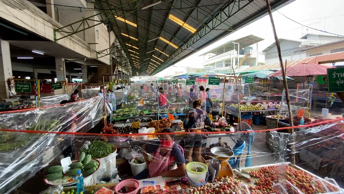 เมืองน้ำดำสั่งเข้มทุกร้านค้าในตลาดสดต้องสร้างแนวป้องกันโควิด-19