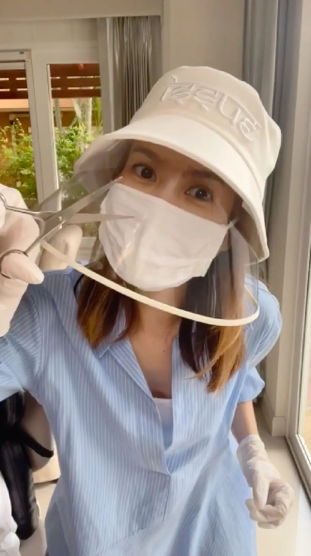 “โต๋” ลุ้นหนักมาก! หลังหวานใจ “ไบร์ท” ลงมือตัดผมให้เอง