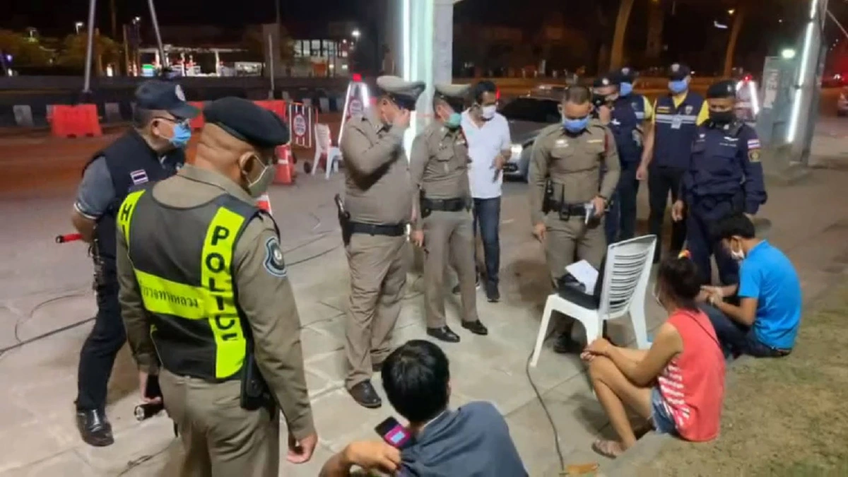 วัยรุ่นจ๋อย!ซิ่งกระบะไม่สนใจเคอร์ฟิวถูกจับเจอหลายข้อหา