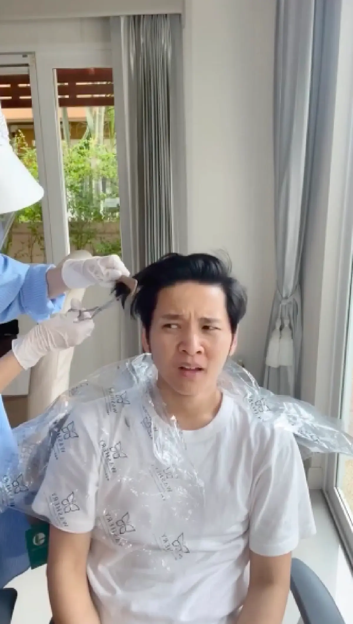 “โต๋” ลุ้นหนักมาก! หลังหวานใจ “ไบร์ท” ลงมือตัดผมให้เอง