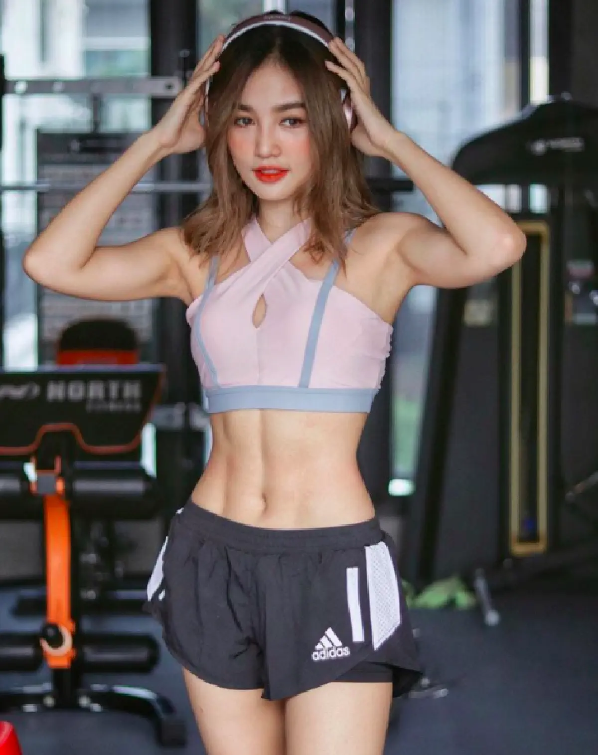 "กระแต อาร์สยาม" เผยรูปร่างสุดปัง ซิกแพคเป็นลอนสวยแน่นชัดเจน