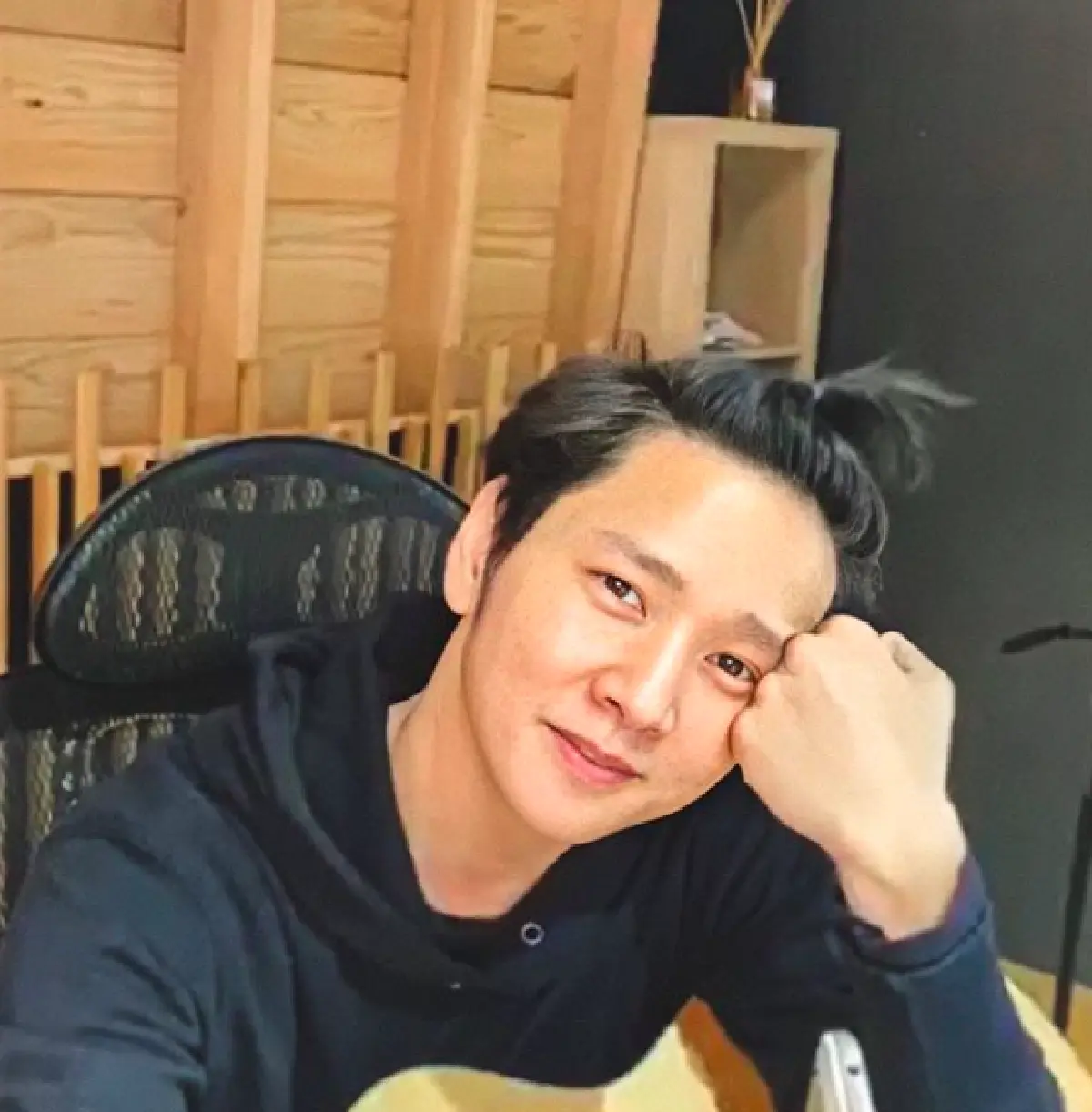 “โต๋” ลุ้นหนักมาก! หลังหวานใจ “ไบร์ท” ลงมือตัดผมให้เอง