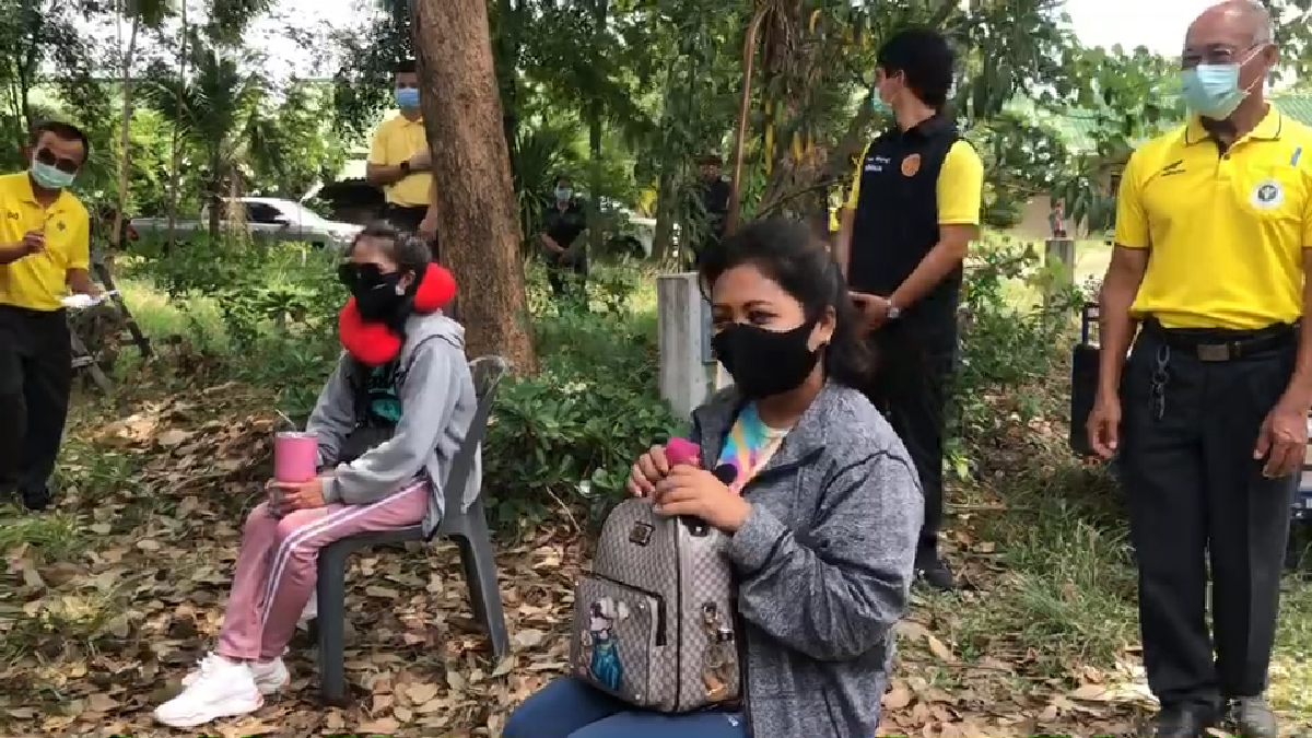 ต้อนรับอบอุ่นคนสุรินทร์กลับจากภูเก็ตส่งกักตัวในรีสอร์ตทันที 14 วัน ต้อนรับอบอุ่นคนสุรินทร์กลับจากภูเก็ตส่งกักตัวในรีสอร์ตทันที 14 วัน