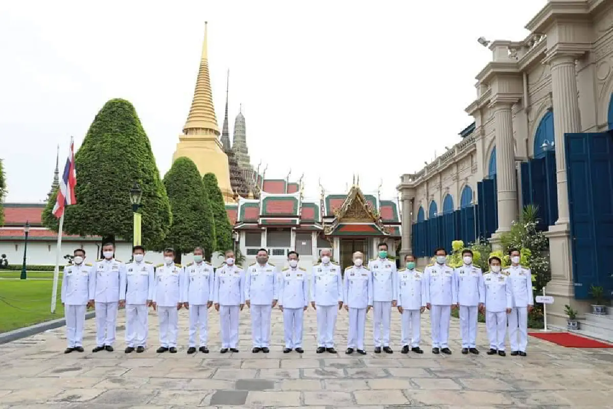มท.1 นำข้าราชการระดับสูงลงนามถวายพระพร"วันฉัตรมงคล"