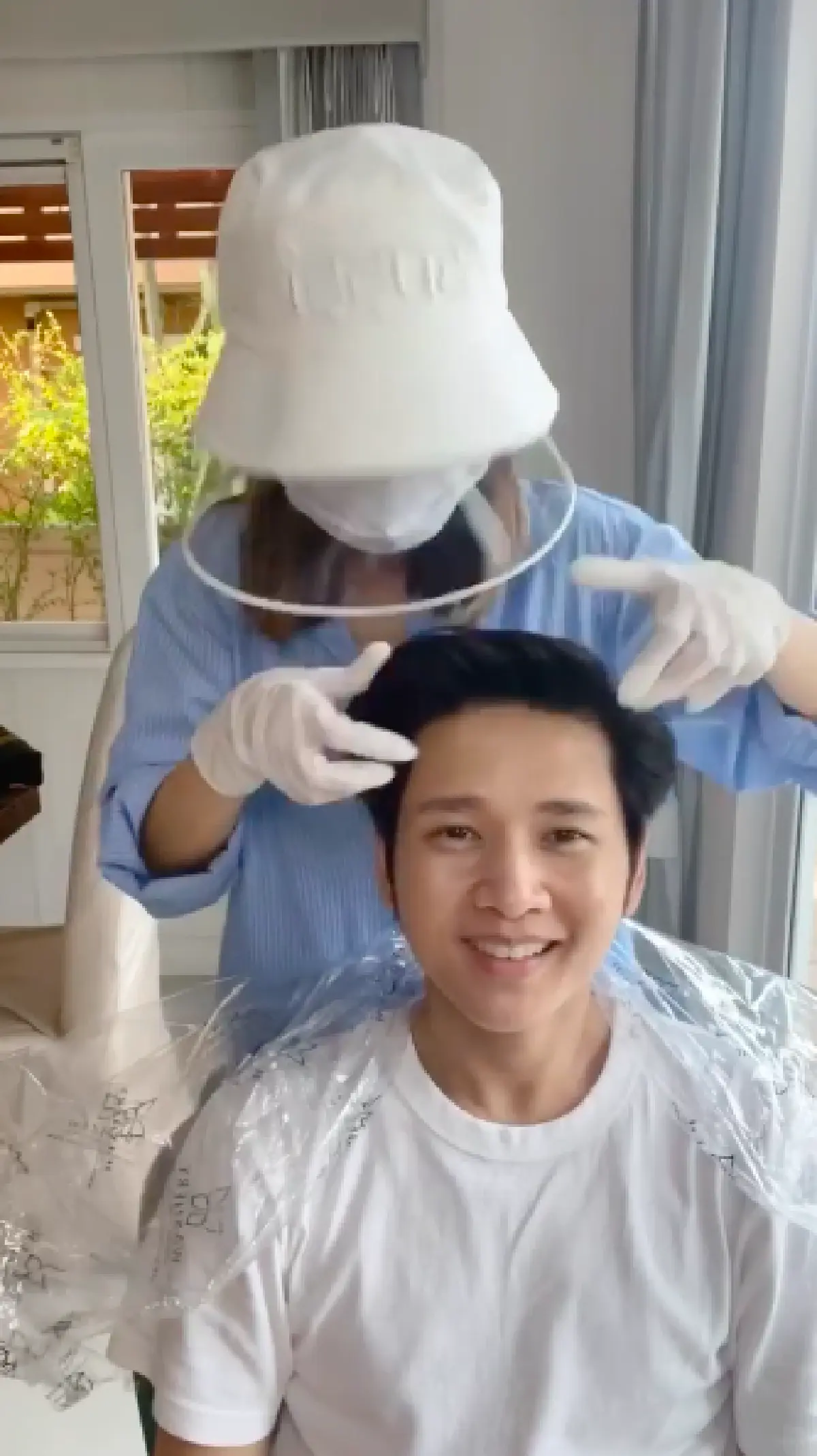 “โต๋” ลุ้นหนักมาก! หลังหวานใจ “ไบร์ท” ลงมือตัดผมให้เอง