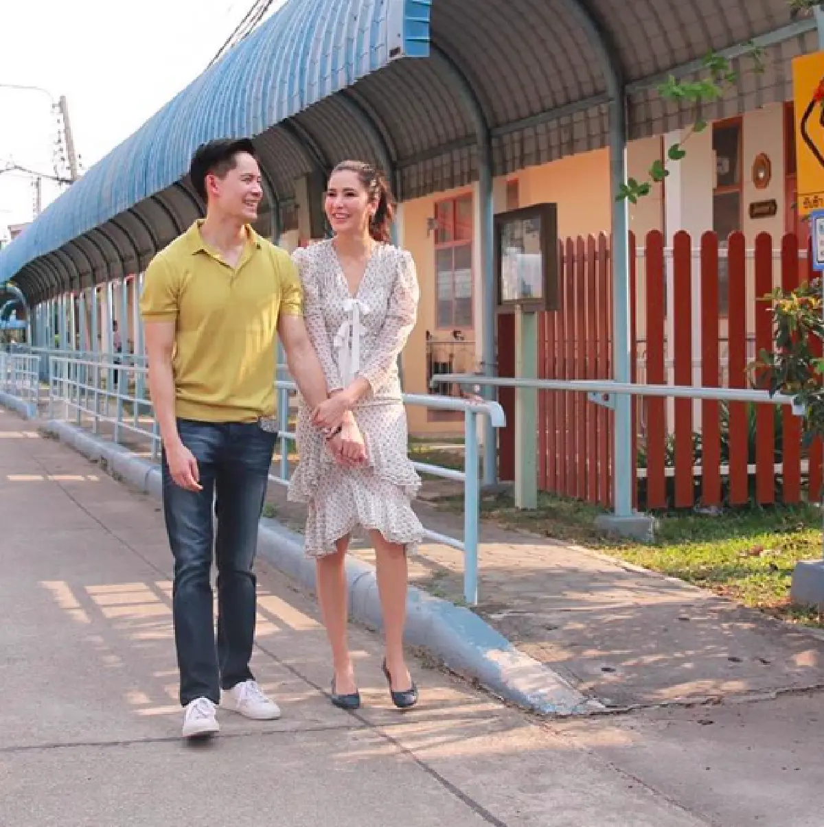 “ศรีริต้า” จัดแฟชั่นล่าสุดกับท่าเทน้ำจากกาน้ำชาลงสระว่ายน้ำ เก๋ๆ 