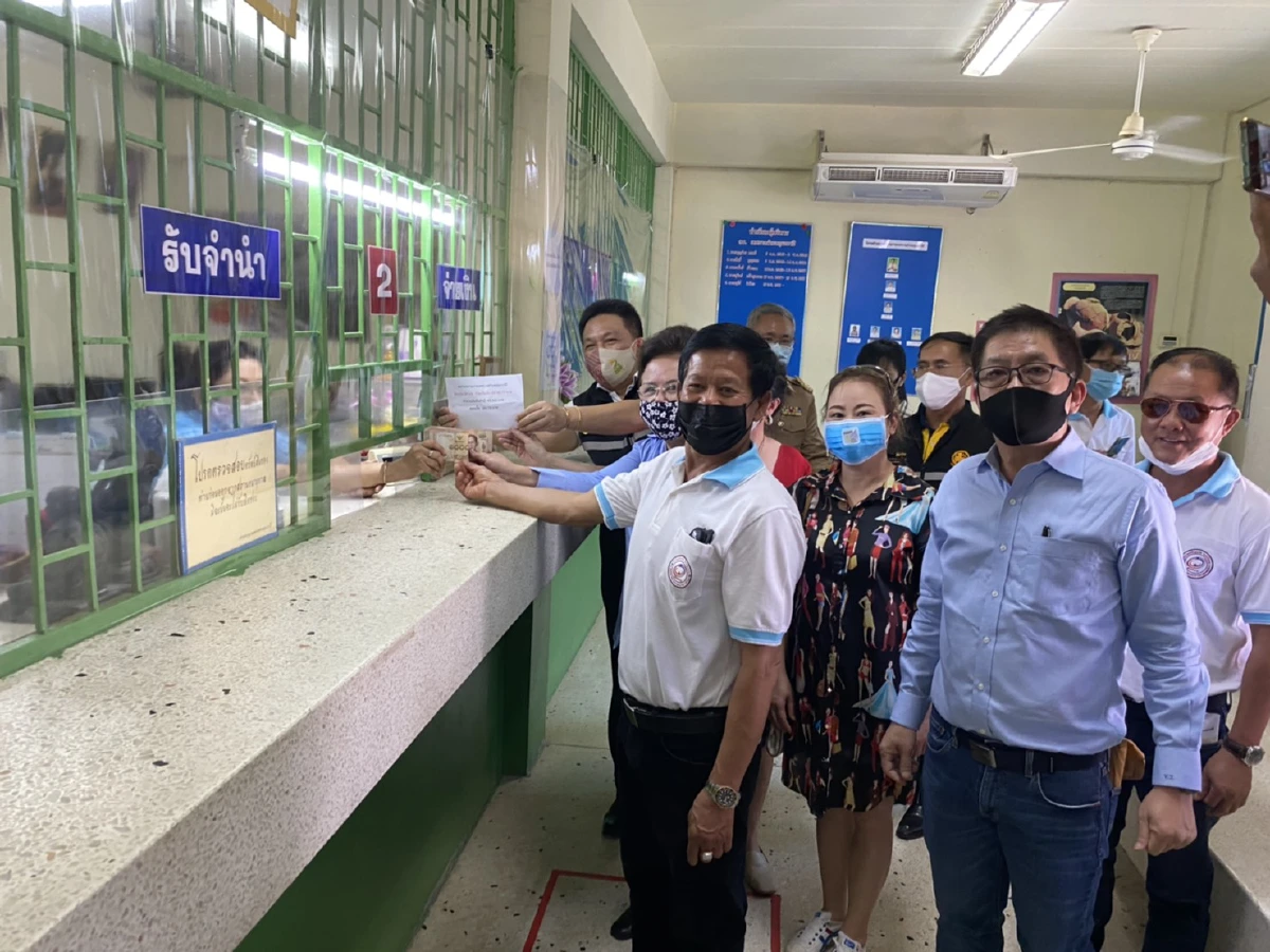 พ่อเมืองอุดรฯไถ่ถอนอุปกรณ์ทำกินจากโรงจำนำคืนชาวบ้าน