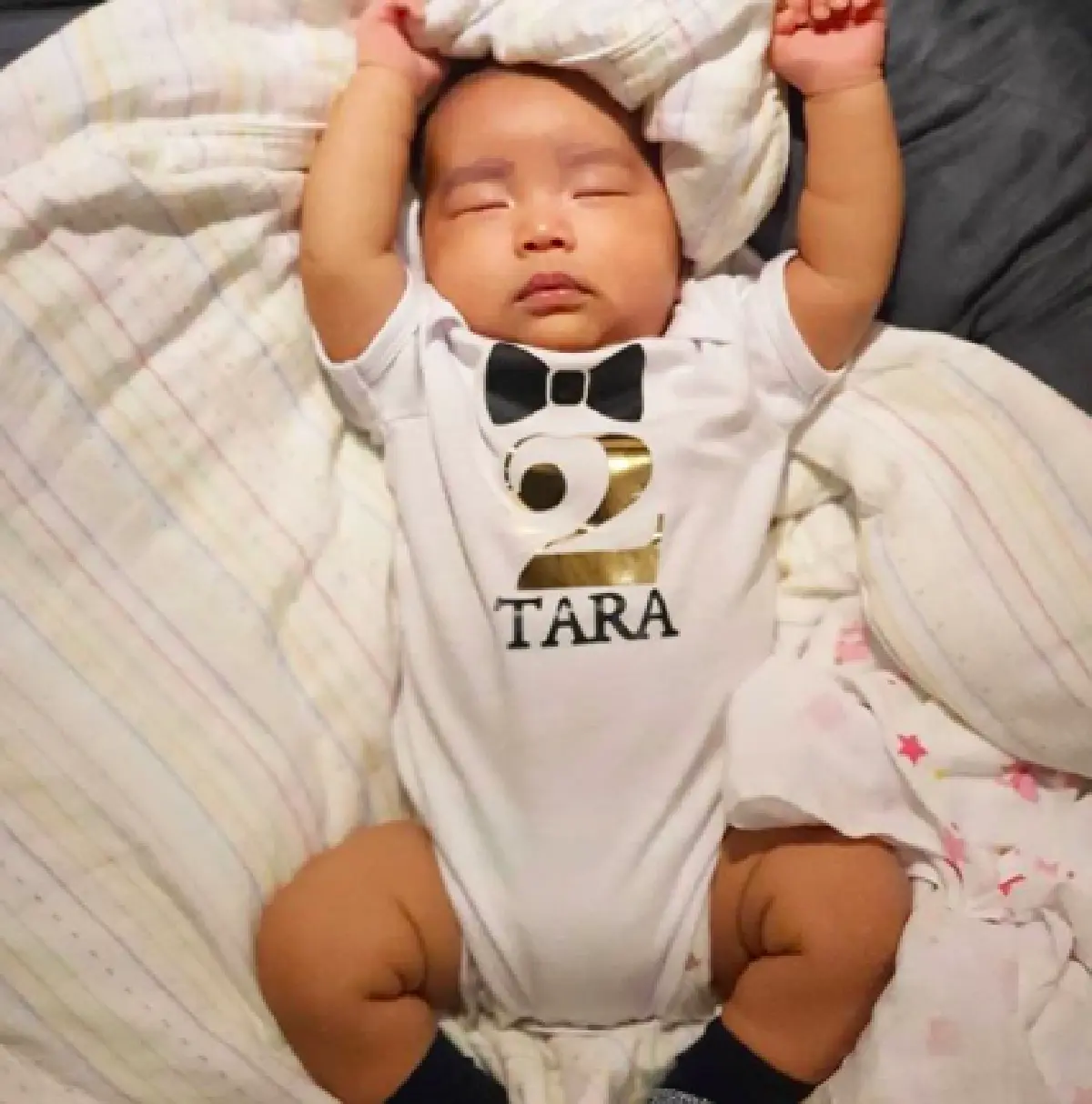 "ชมพู่ ก่อนบ่าย" ตอบกลับชาวเน็ตนิ่มๆ หลังคอมเมนต์แรง “ลูกเกิดมาหน้าแก่เลยหรอ!?”