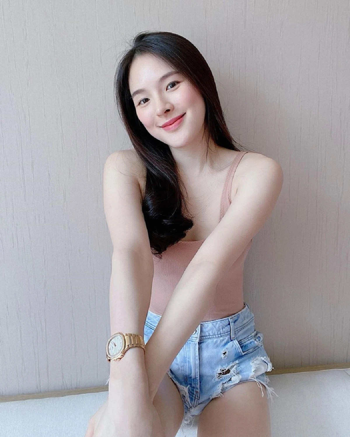 ปันปัน สุฑัตตา บ่นอุบกักตัวทำผมยาวเกิน แฟนๆ หลุดโฟกัสเพราะผิวขาวออร่า