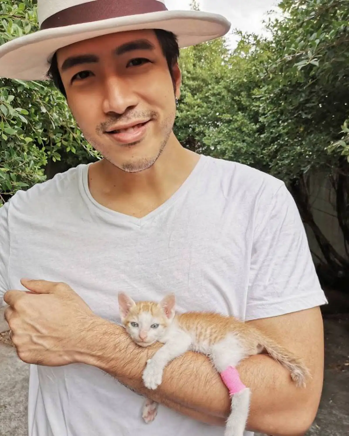 โย่ง อาร์มแชร์ เผยภาพน่ารัก น้องส้มหยุด ลูกแมวที่ช่วยมาจากข้างถนน 