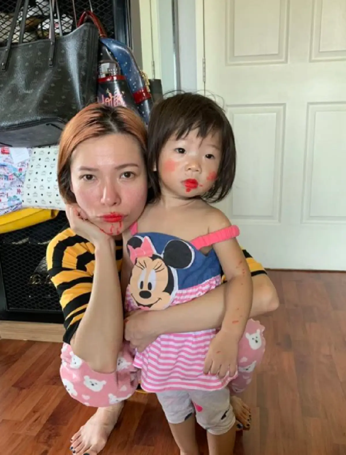 “ต้นหอม” จับหลานสาว “น้องทาร่า” มาแปลงลุคแต่งตัวถ่ายแบบ