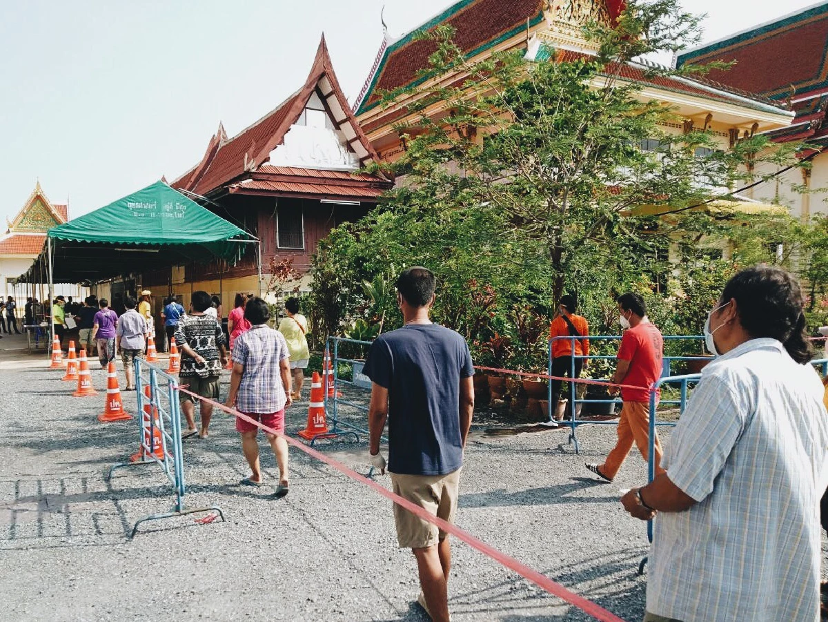 “เกียรติธนาขนส่ง” แจกถุงยังชีพ 500 ถุง ให้ผู้รับผลกระทบจาก COVID-19 ในชุมชนใกล้เคียง