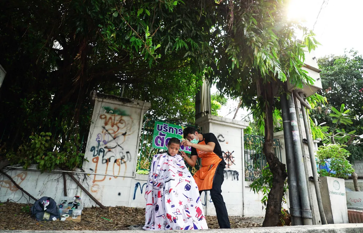 หัวละยิ้ม “ช่างชัด” บาร์เบอร์ใจดีตัดผมฟรีริมคลองแสนแสบ