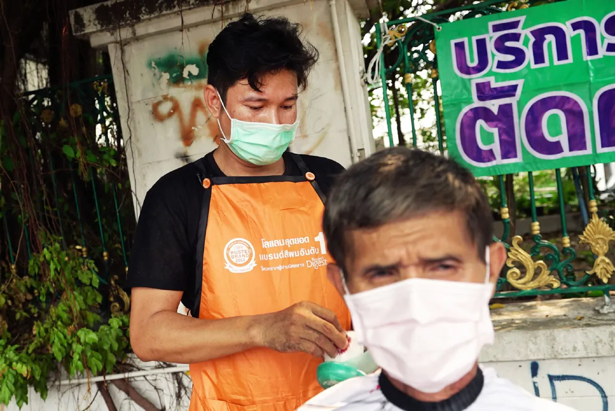 หัวละยิ้ม “ช่างชัด” บาร์เบอร์ใจดีตัดผมฟรีริมคลองแสนแสบ