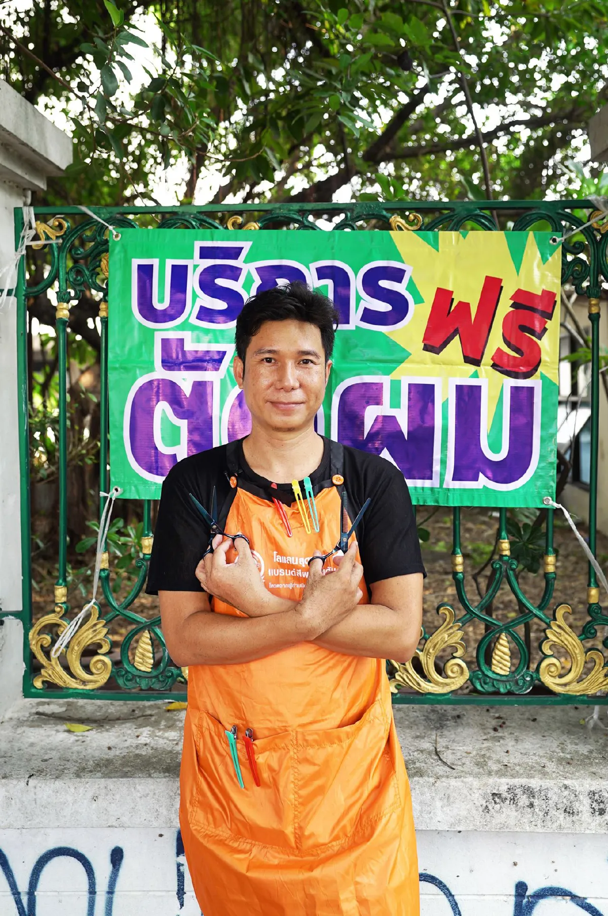 หัวละยิ้ม “ช่างชัด” บาร์เบอร์ใจดีตัดผมฟรีริมคลองแสนแสบ