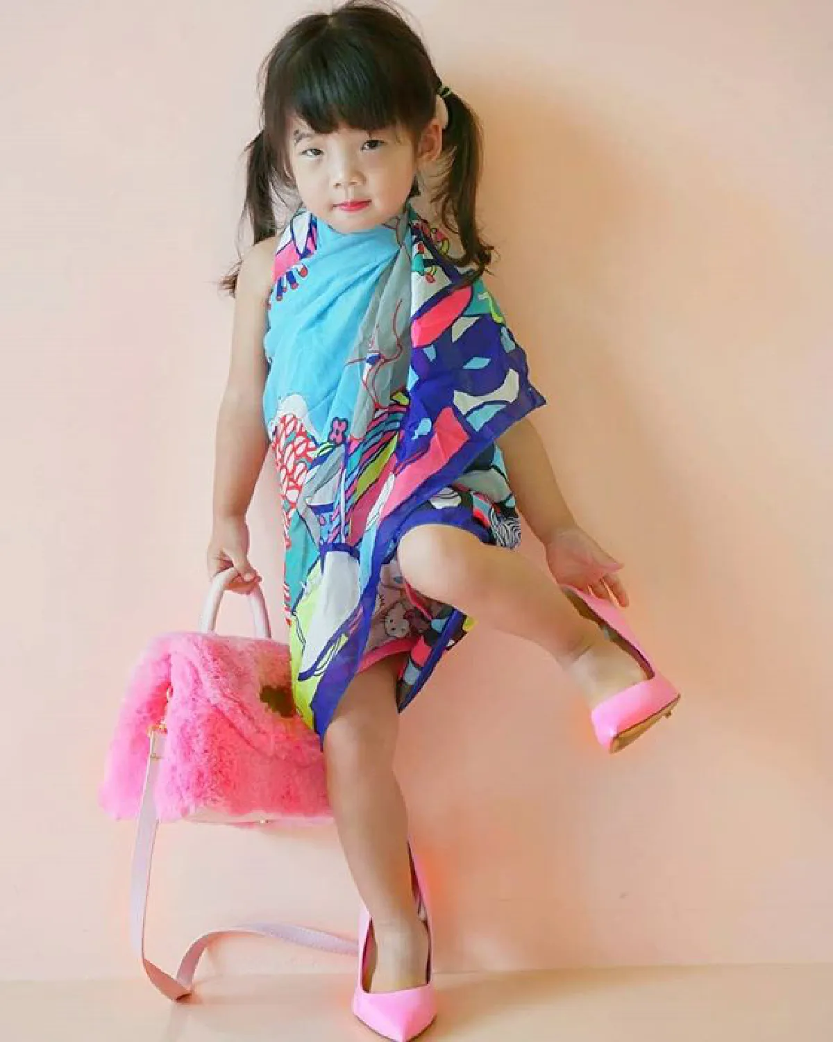 “ต้นหอม” จับหลานสาว “น้องทาร่า” มาแปลงลุคแต่งตัวถ่ายแบบ