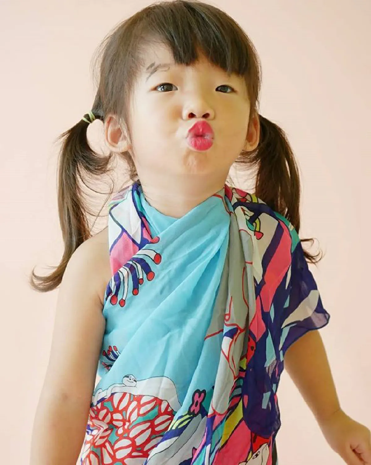 “ต้นหอม” จับหลานสาว “น้องทาร่า” มาแปลงลุคแต่งตัวถ่ายแบบ