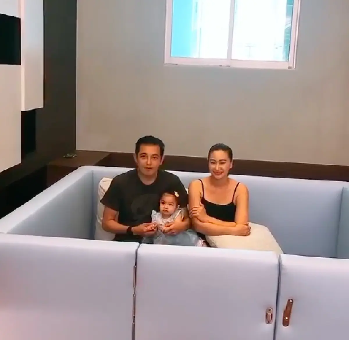 ดาเมจแม่มาแรง! "ติ๊ก บิ๊กบราเธอร์" โชว์วิธีล้างจานแบบปังๆ แถมชุดยังหรูหรา