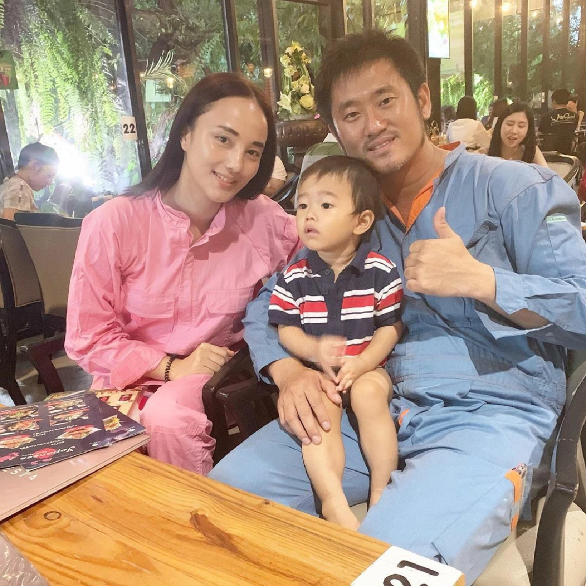 กุญแจซอล เผยภาพครอบครัวพร้อมหน้า บอกข่าวดีกำลังตั้งท้องลูกคนที่ 2