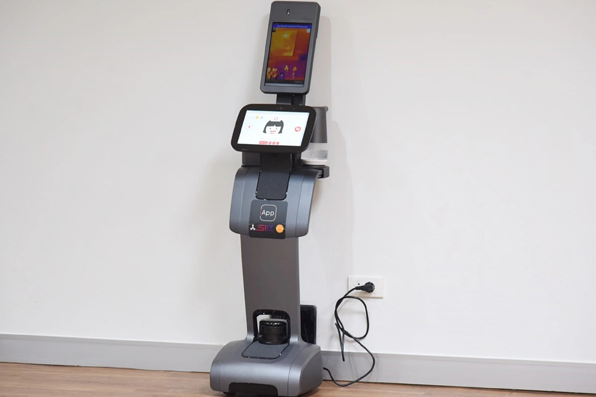 ร.พ.ธรรมศาสตร์เปิดตัวหุ่นยนต์ยูงทองใช้รักษาคนไข้ลดเสี่ยงติดเชื้อโควิด-19