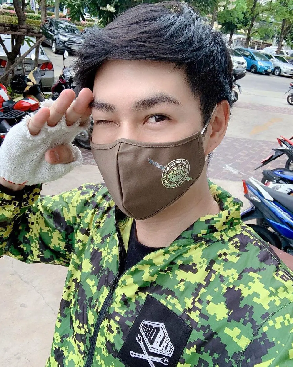 แอมป์ พีรวัศ ไม่ยอมอยู่เฉย! ขับแกร็บหาเงินช่วงโควิด 19 เลี้ยงครอบครัว