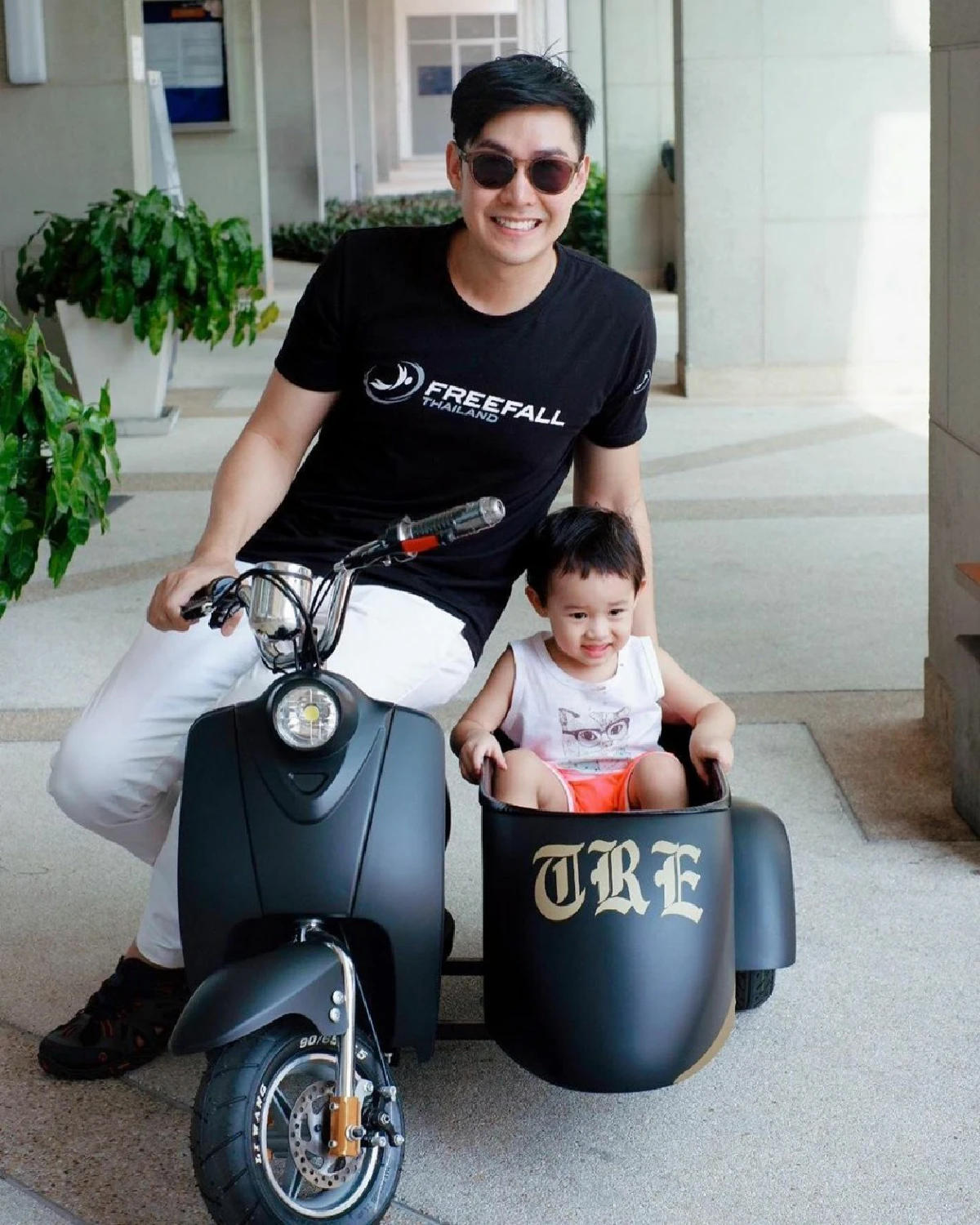 แอมป์ พีรวัศ ไม่ยอมอยู่เฉย! ขับแกร็บหาเงินช่วงโควิด 19 เลี้ยงครอบครัว