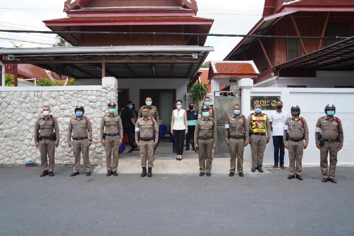 ตร.-เทศกิจรับมอบสิ่งของเพื่อสนับสนุนการปฎิบัติหน้าที่ช่วงโควิด-19 ตร.-เทศกิจรับมอบสิ่งของเพื่อสนับสนุนการปฎิบัติหน้าที่ช่วงโควิด-19