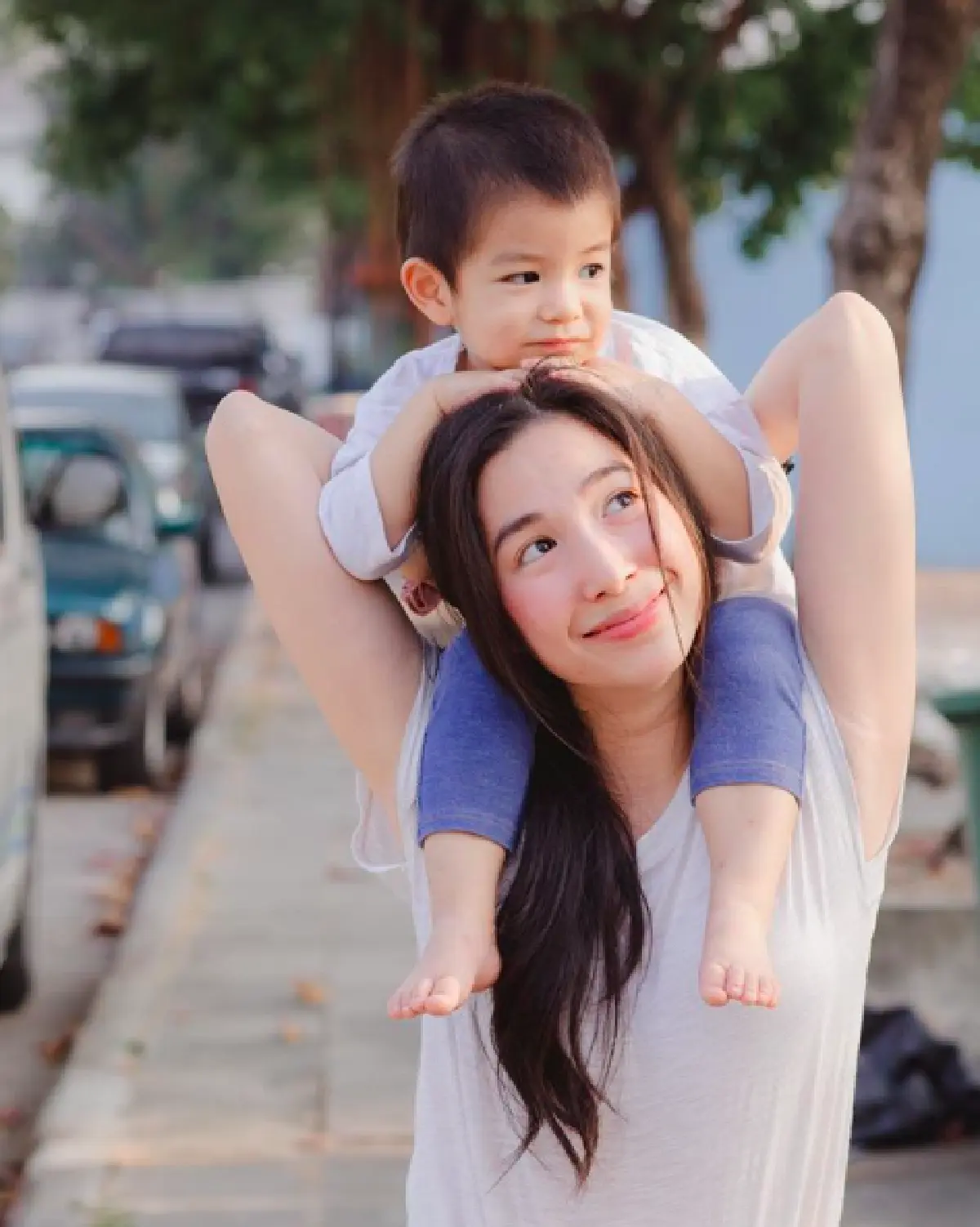 “เอ้ก  บุษกร” เล่าระทึกไฟไหม้หญ้าเพลิงสูงเท่ากำแพง “กัปตัน” ปีนกำแพงช่วย