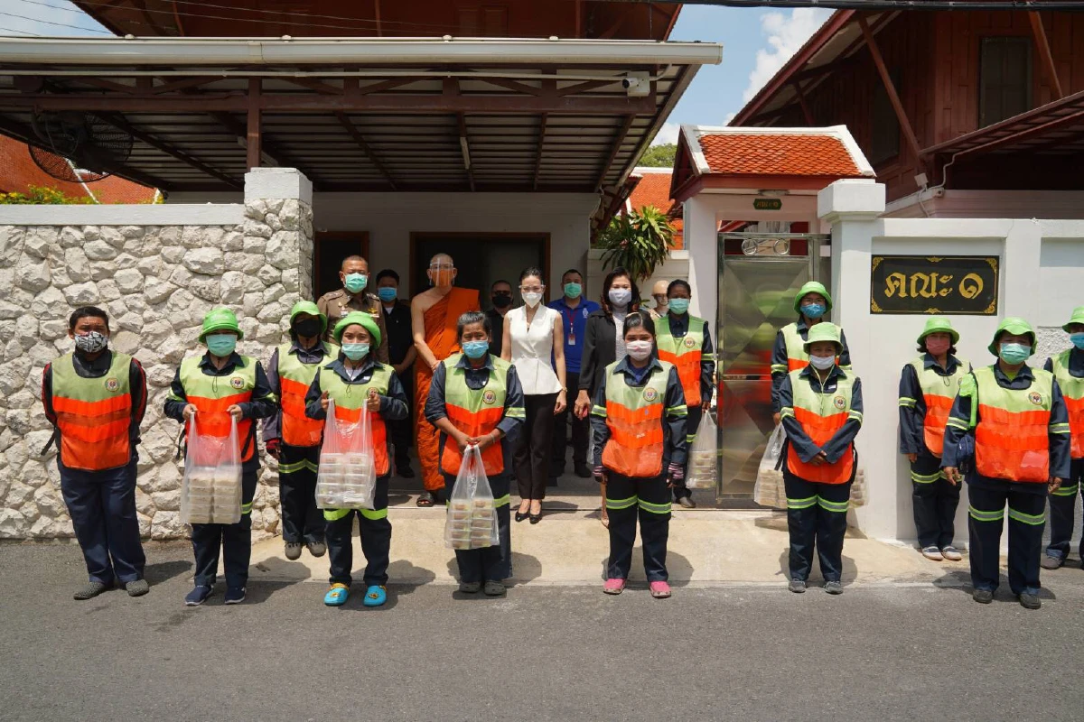 ตร.-เทศกิจรับมอบสิ่งของเพื่อสนับสนุนการปฎิบัติหน้าที่ช่วงโควิด-19