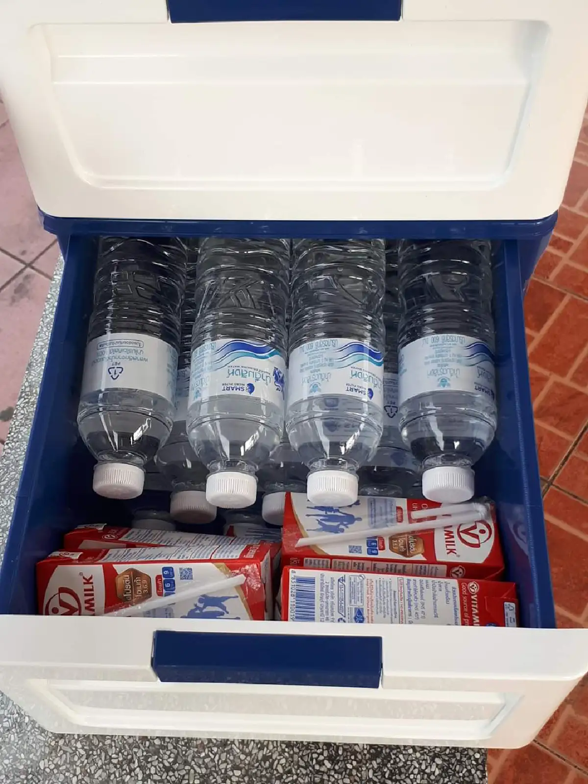 พบคนใจดีไม่เผยตัวทำ"ตู้แบ่งสุข"ใส่อาหารแห้งบรรเทาทุกข์โควิด-19