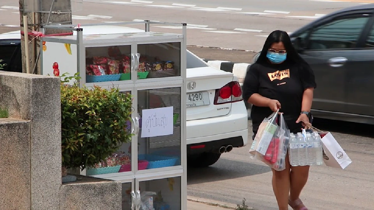 น้ำใจงาม!สาวขอนแก่นตั้ง"ตู้ปันสุข"ช่วยผู้เดือดร้อนจากโควิด-19