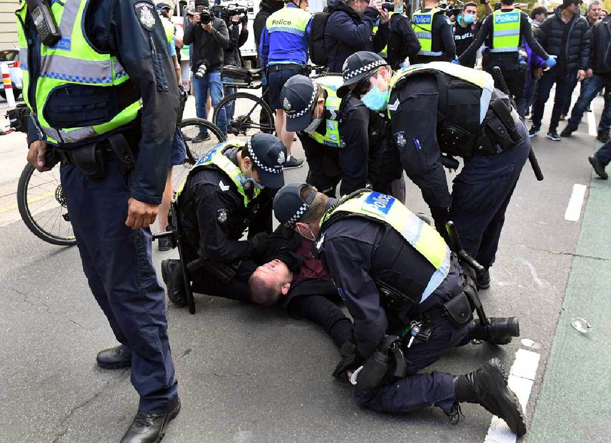 ประท้วงต้านล็อคดาวน์โผล่ไปทั่ว ตีกันถึงขั้นหลั่งเลือด