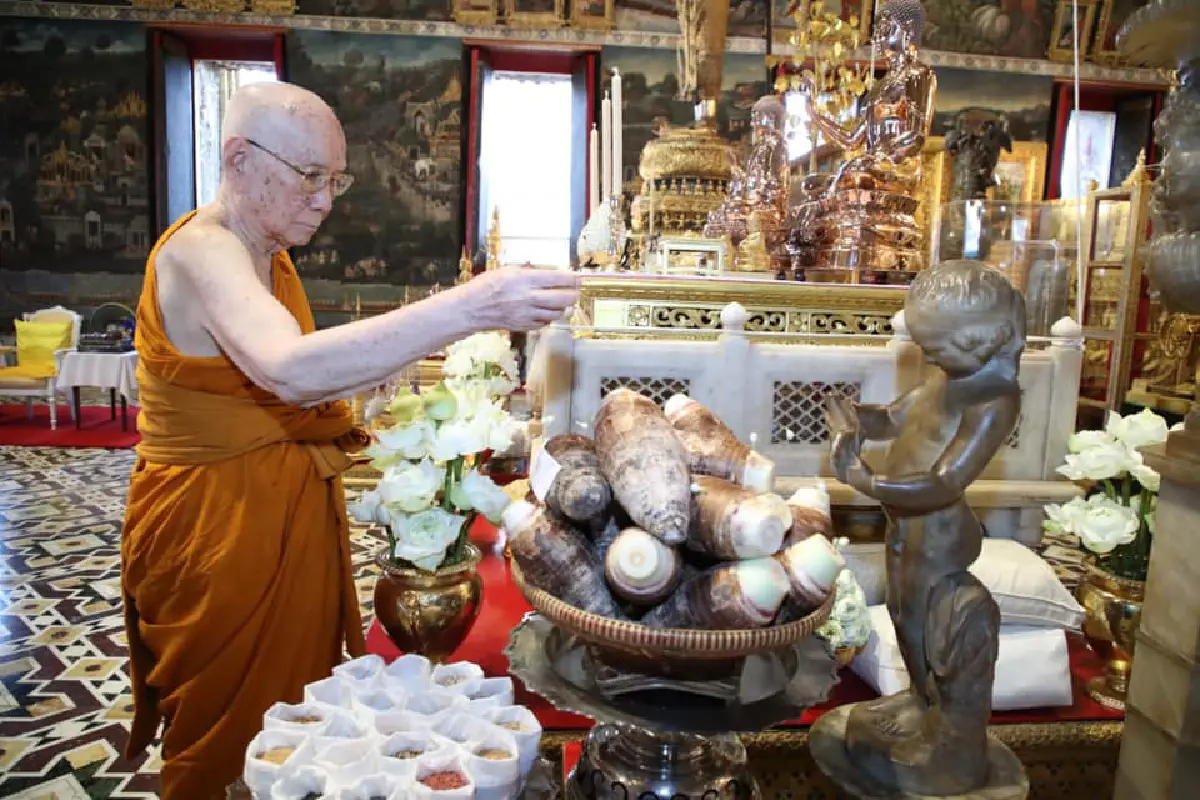 ในหลวง ทรงโปรดอาราธนาฯ สมเด็จพระสังฆราช เป็นประธานพิธีปลุกเสกเมล็ดพันธุ์ข้าวพระราชทาน