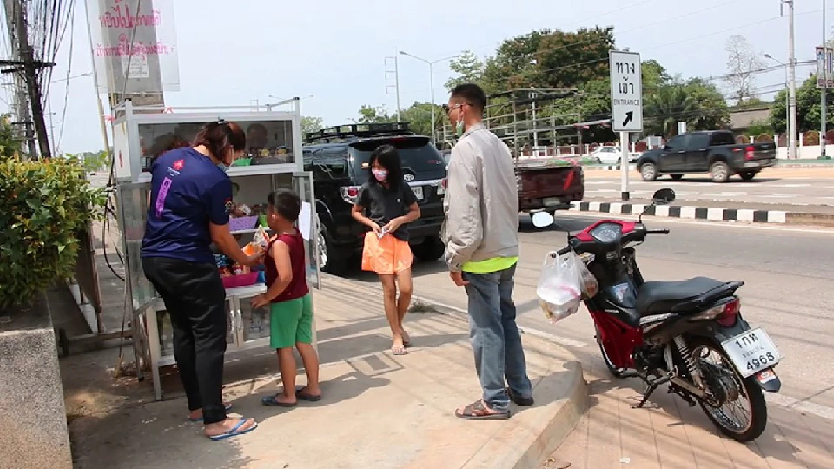 น้ำใจงาม!สาวขอนแก่นตั้ง"ตู้ปันสุข"ช่วยผู้เดือดร้อนจากโควิด-19