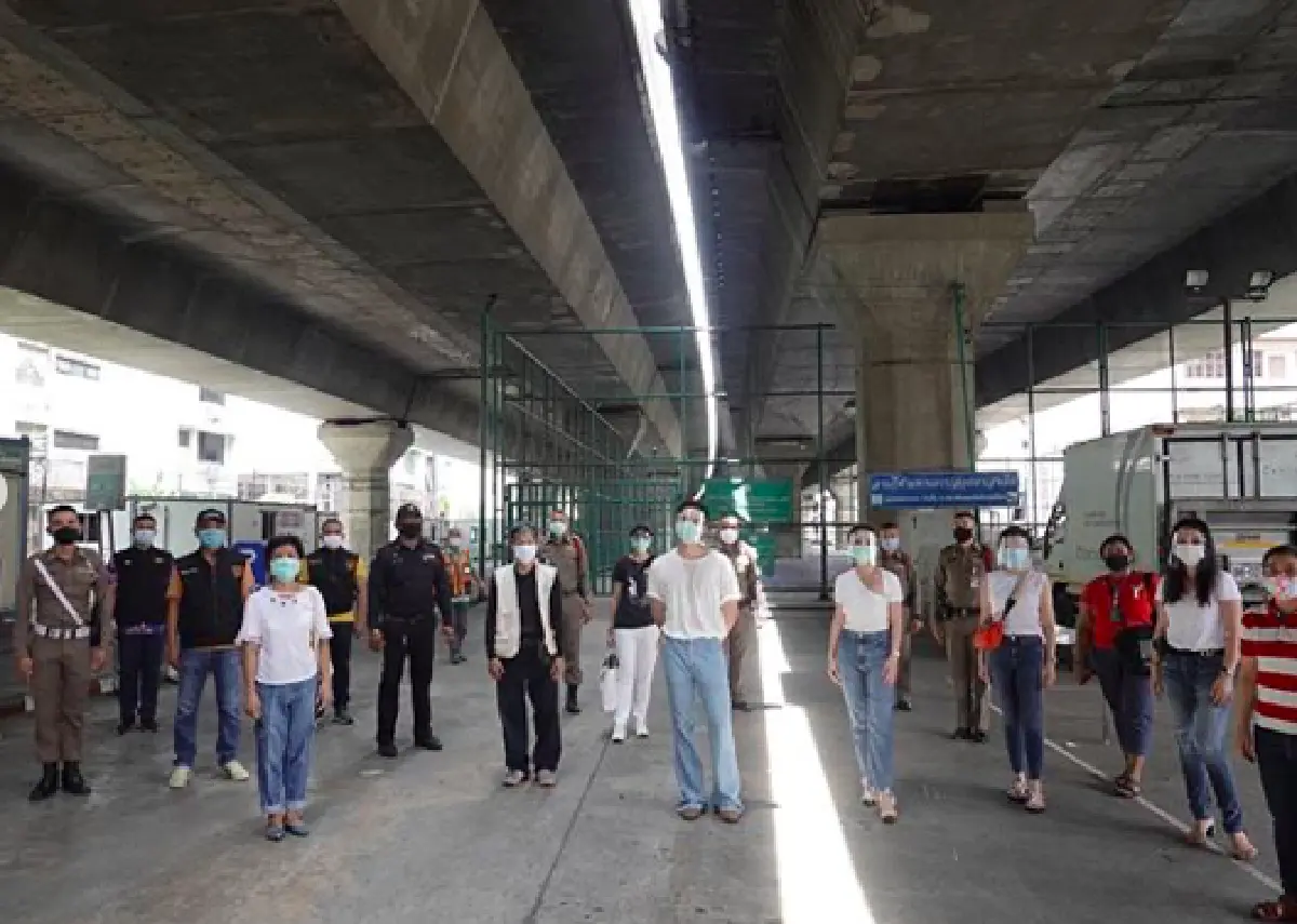 “พีช พชร” ควง “แม่ส้ม ชนัดดา” ทำบุญวันเกิดอายุ  27 ปี มอบถุงยังชีพให้ชุมชนบางรัก