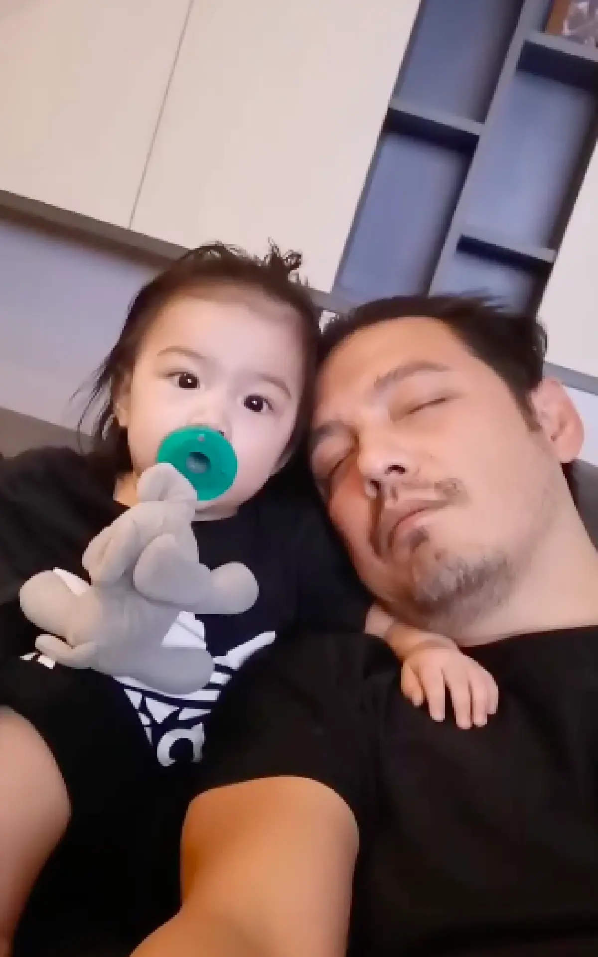 "ศรราม" กำลังใจดี!  "น้องวีจิ" ป้อนข้าวพ่อที่โรงพยาบาล บอกรอดตายหวุดหวิด 