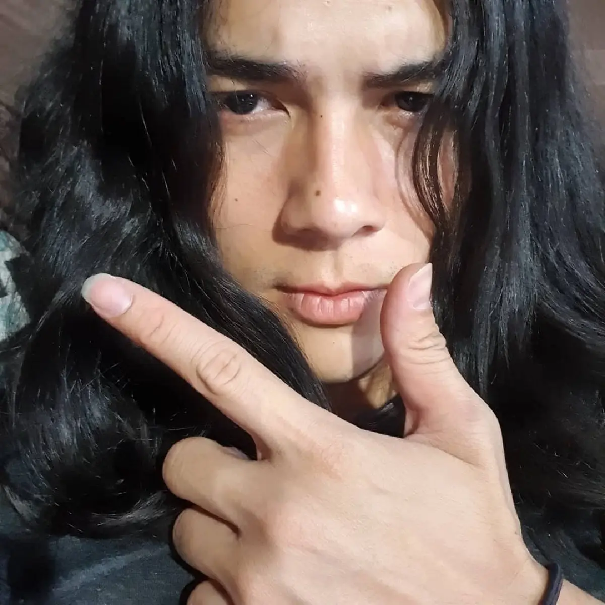 “แน็ก ชาลี” เจอพิษโควิด-19 รับจ๊อบโบกรถหิน-ปูน ทำงานตากแดดจนเท้าเป็นสองสี