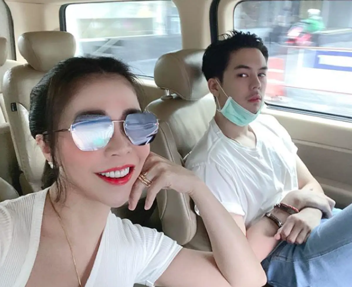 “พีช พชร” ควง “แม่ส้ม ชนัดดา” ทำบุญวันเกิดอายุ  27 ปี มอบถุงยังชีพให้ชุมชนบางรัก