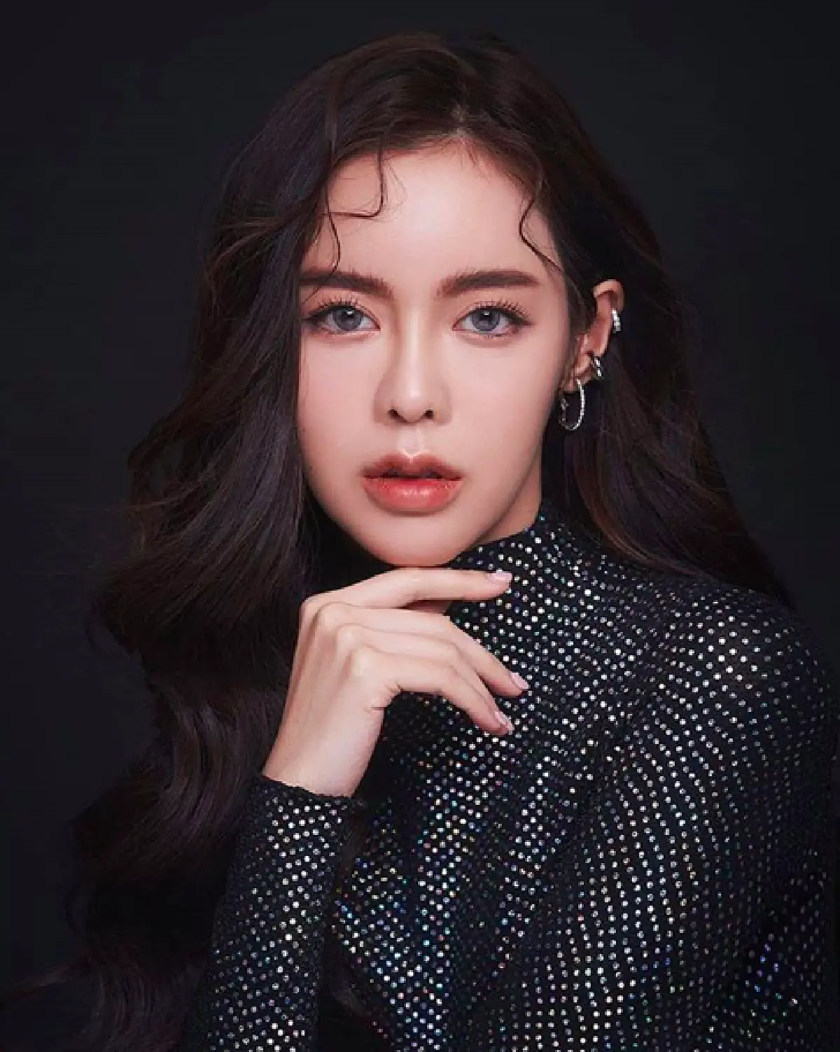 "ไอซ์ ปรีชญา" สุดฮา! คัฟเวอร์เป็นตัวเอง ตอบคำถามสื่อเรื่องหน้าเปลี่ยนเพราะแต่งหน้า 