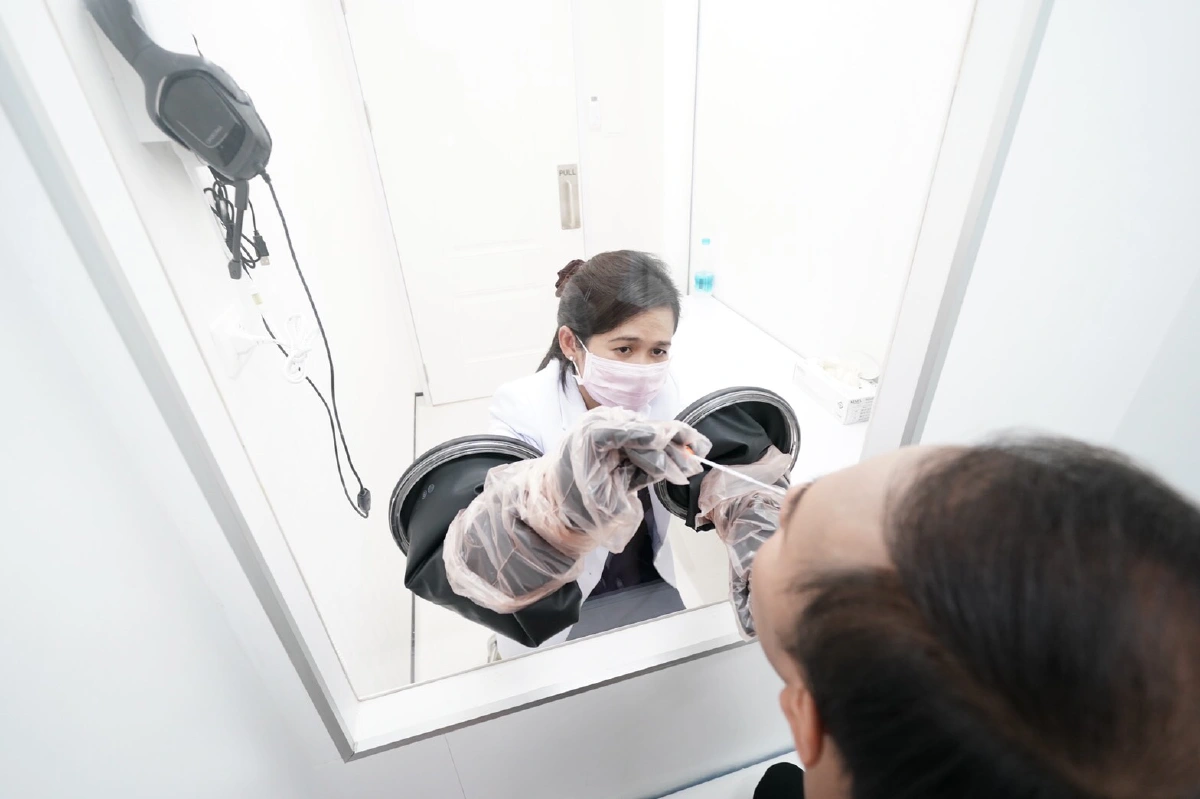 "ในหลวง-พระราชินี"พระราชทาน"ห้องตรวจหาเชื้อ"ให้รพ.กลาง