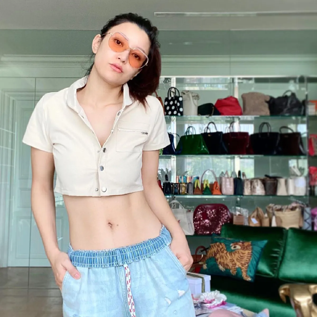 เอมมี่ มรกต โชว์หน้าท้องแบนราบ อวดหุ่นเป๊ะผลลัพธ์ที่ได้จากความพยายาม 