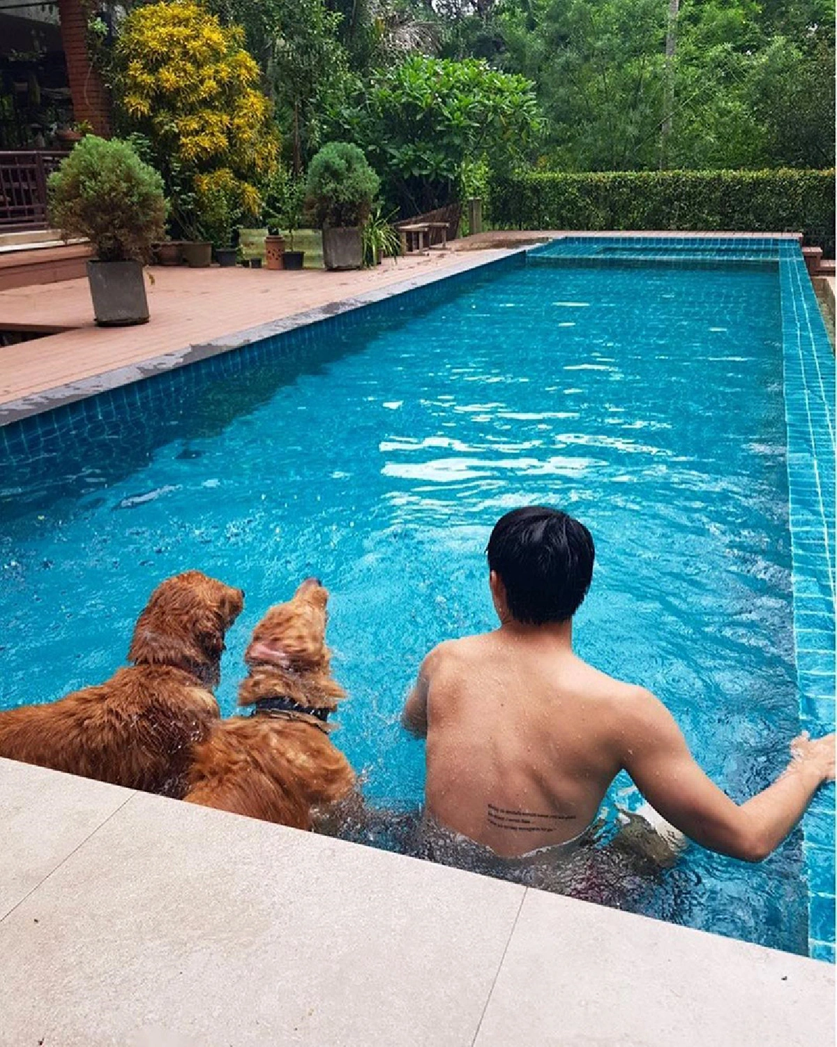 หมาก ปริญ ทำแฟนฟินหนักมาก! พากันซูมรอยสักความหมายดี..บั้นท้ายก็เด้ง